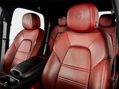 Used 2023 Porsche Cayenne Platinum Edition image 26