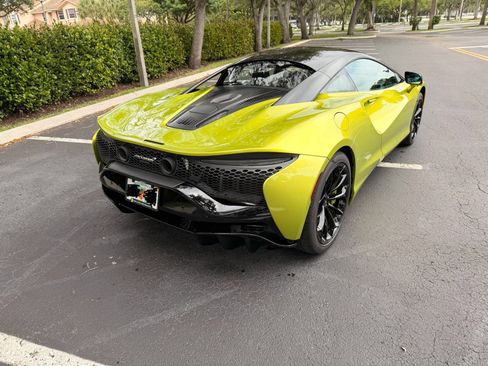 Used 2023 McLaren Artura image 7