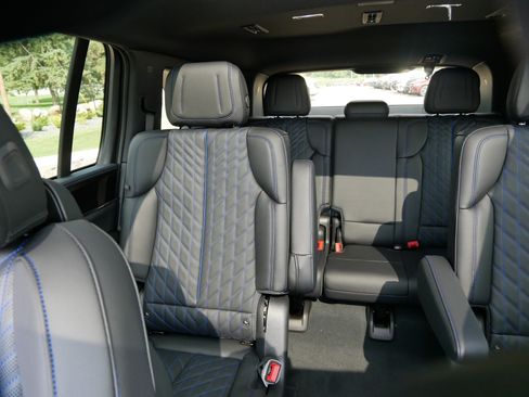 Used 2026 Cadillac Escalade IQ Sport 1 w/ LPO, ONYX Package AWD/4WD image 10