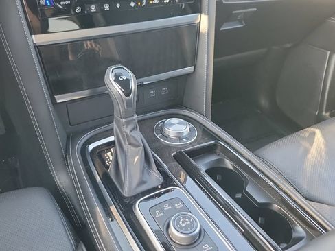 Used 2024 INFINITI QX80 Sensory AWD/4WD image 15