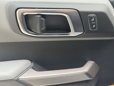 Used 2023 Ford Bronco Badlands image 15