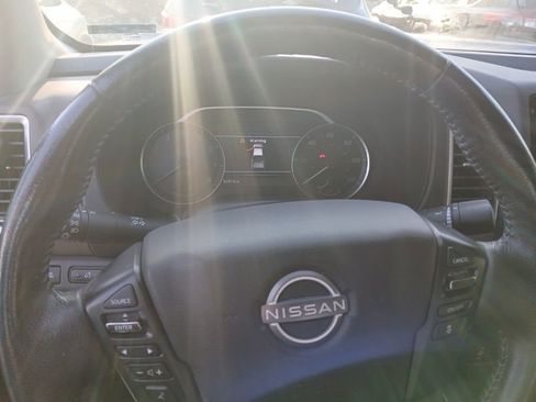 Used 2022 Nissan Frontier SV image 2