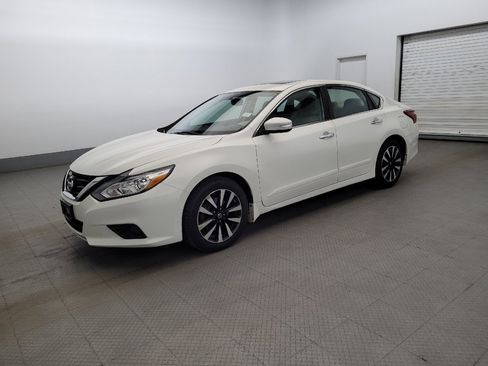 Used 2018 Nissan Altima 2.5 SV w/ 2.5 SV Technology Package FWD image 2