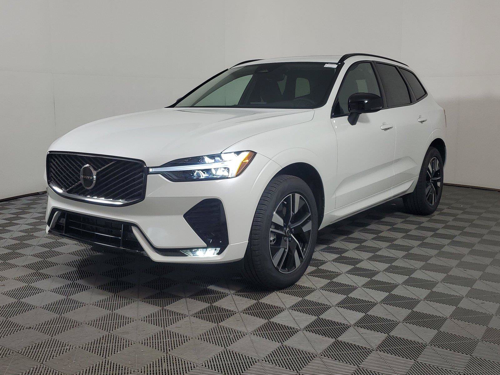New 2027 Volvo XC60 B5 Core AWD/4WD image 3