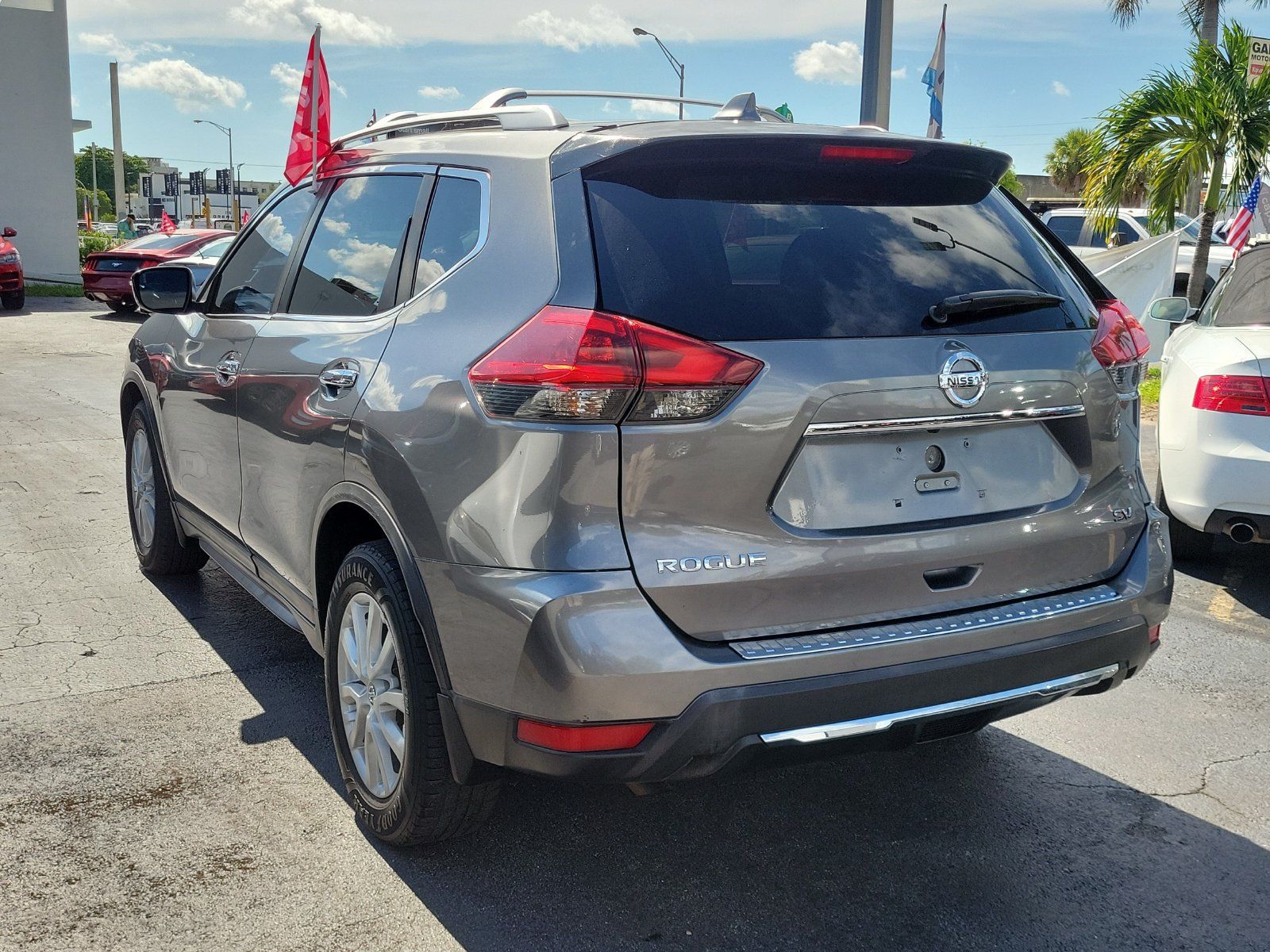 Used 2018 Nissan Rogue SV w/ Premium Package FWD image 6