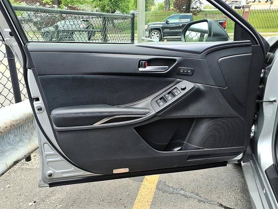 Used 2022 Toyota Avalon Touring FWD image 16