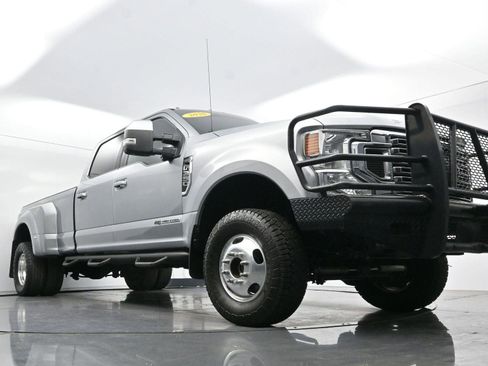 Used 2020 Ford F350 Lariat w/ Lariat Value Package image 48