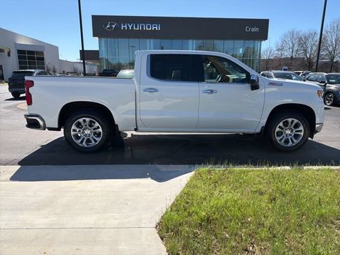 Used 2025 Chevrolet Silverado 1500 LTZ AWD/4WD image 9