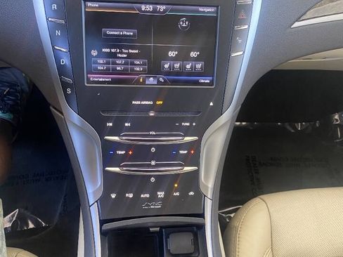 Used 2013 Lincoln MKZ FWD image 20