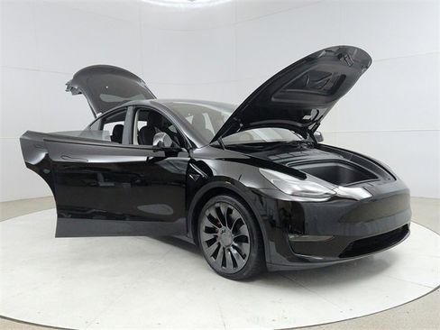 Used 2023 Tesla Model Y Performance image 9