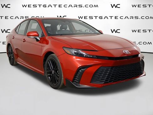 Used 2025 Toyota Camry SE image 44