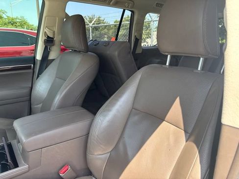 Used 2017 Lexus GX 460 AWD/4WD image 2