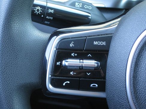 Used 2021 Kia Sorento LX image 13