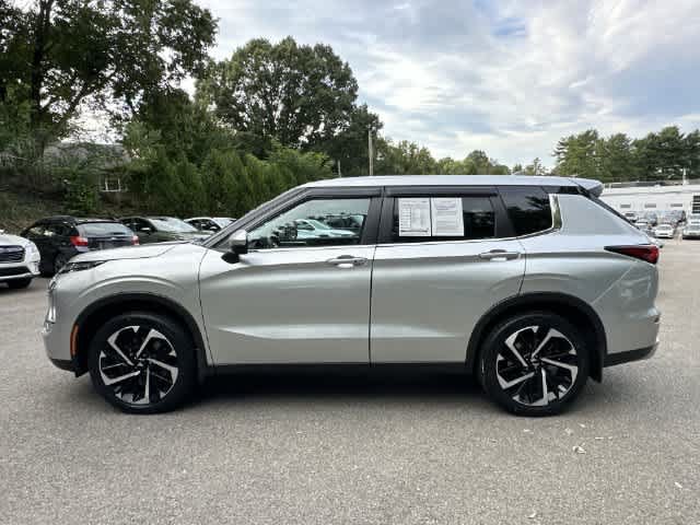 Used 2024 Mitsubishi Outlander SE AWD/4WD image 2