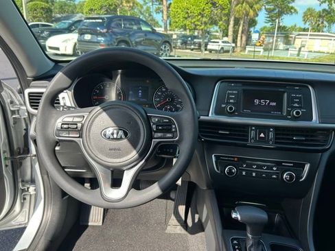 Used 2016 Kia Optima LX FWD image 17
