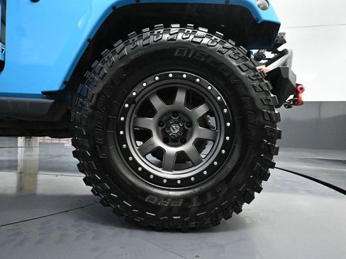 Used 2018 Jeep Wrangler Unlimited Sahara image 17