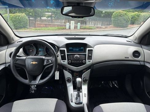Used 2014 Chevrolet Cruze LS FWD image 15