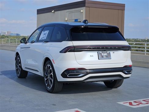 New 2026 Lincoln Nautilus Reserve image 5