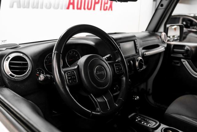 Used 2018 Jeep Wrangler Sahara w/ Connectivity Group AWD/4WD image 14