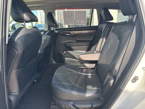 Used 2023 Toyota Highlander Platinum AWD/4WD image 9