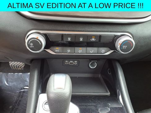 Used 2024 Nissan Altima 2.5 SV FWD image 17