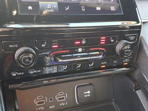 Used 2024 Jeep Grand Cherokee Altitude image 18