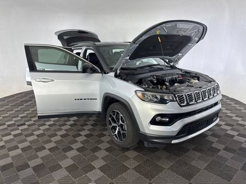Used 2025 Jeep Compass Limited AWD/4WD image 15