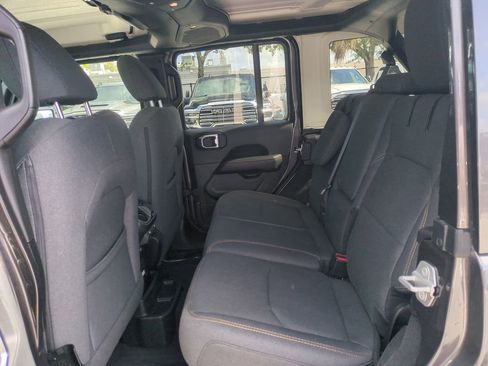 Used 2025 Jeep Wrangler Unlimited Sahara AWD/4WD image 15