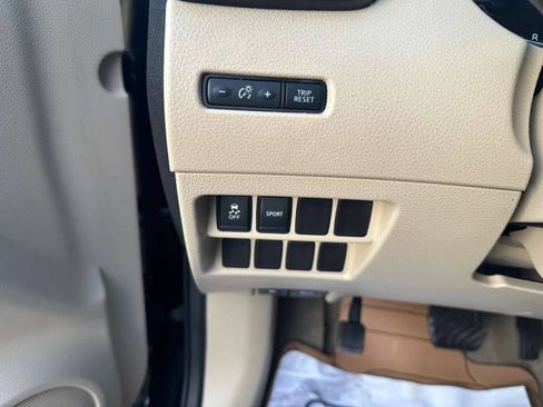 Used 2015 Nissan Rogue SV image 19