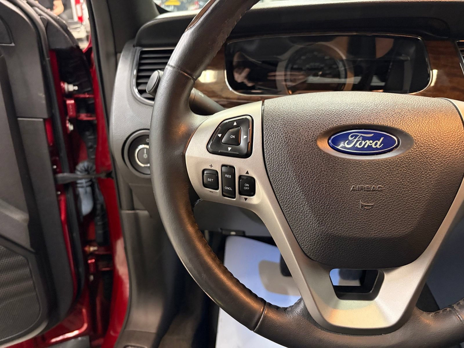 Used 2013 Ford Taurus Limited FWD image 12