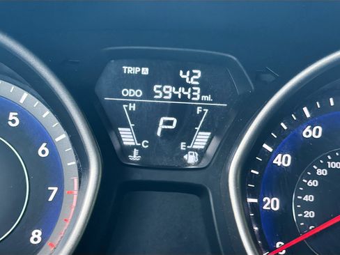 Used 2013 Hyundai Elantra Limited w/ Technology Pkg image 36