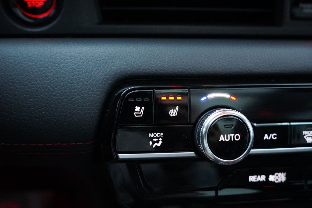 Used 2025 Honda Pilot Black Edition image 32