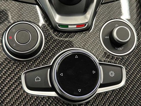 Used 2023 Alfa Romeo Stelvio Estrema image 29