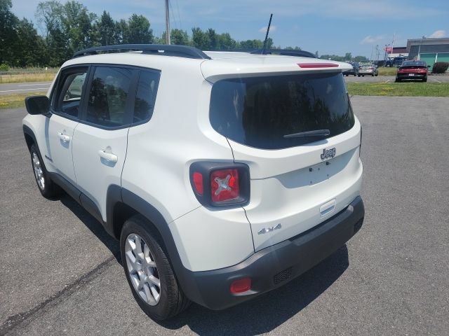 Used 2023 Jeep Renegade Latitude w/ Premium Group AWD/4WD image 3