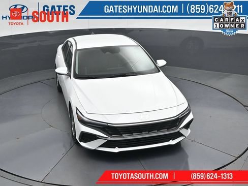 Used 2025 Hyundai Elantra SE FWD image 46