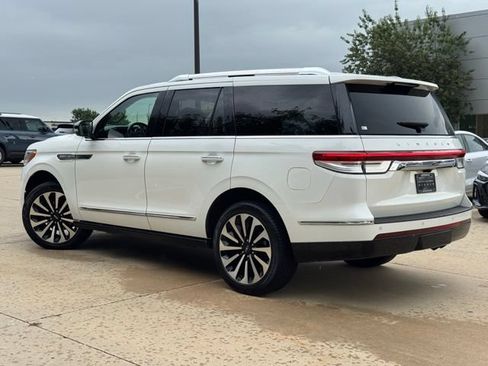 Used 2023 Lincoln Navigator Reserve AWD/4WD image 3