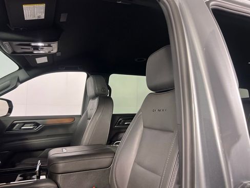 Used 2025 GMC Yukon XL Denali image 23
