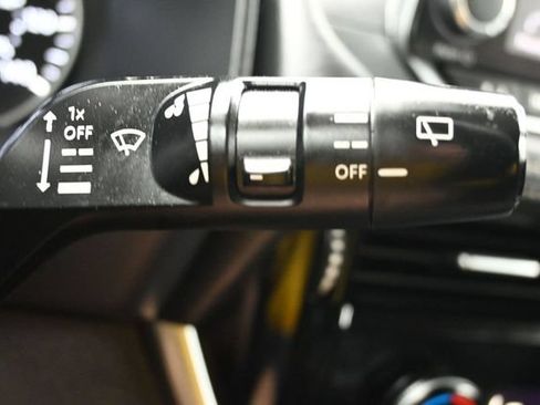 Used 2022 Nissan Rogue SV FWD image 25