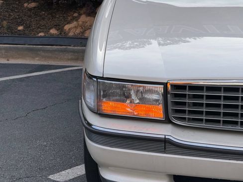 Used 1994 Cadillac De Ville Concours FWD image 4