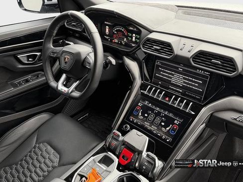 Used 2022 Lamborghini Urus image 13