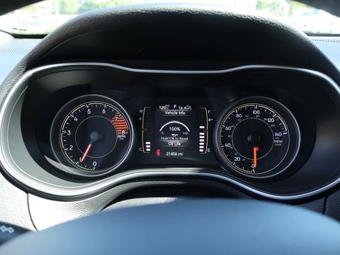 Used 2022 Jeep Cherokee Latitude w/ Sun & Sound Group AWD/4WD image 30