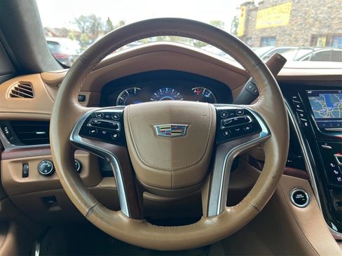 Used 2017 Cadillac Escalade Platinum AWD/4WD image 30