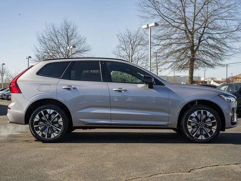 Used 2026 Volvo XC60 T8 Plus AWD/4WD image 4