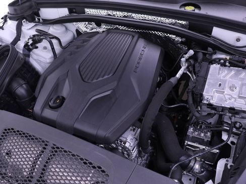 Used 2025 Porsche Macan image 24