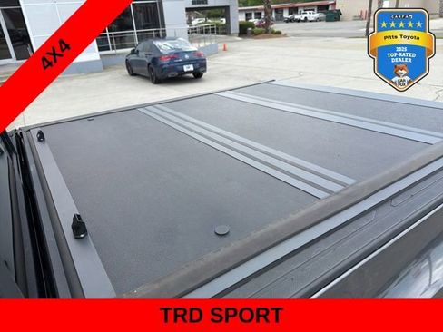 Used 2017 Toyota Tacoma TRD Sport w/ Tow Package (A/T) image 9