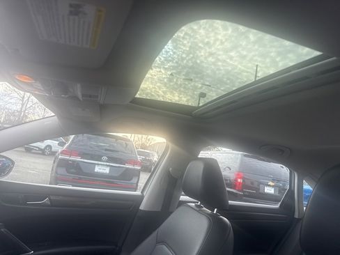 Used 2020 Volkswagen Passat 2.0T R-Line image 9