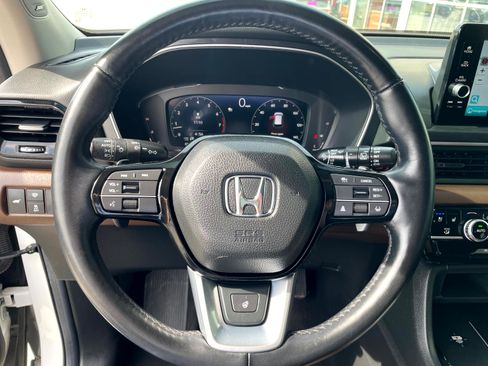 Used 2025 Honda Pilot Elite image 12