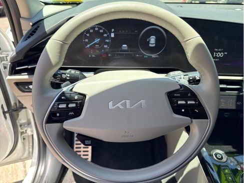 Used 2023 Kia Niro Wave FWD image 18