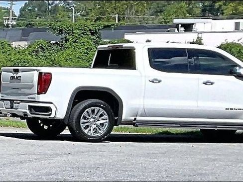 Certified 2023 GMC Yukon AT4 w/ AT4 Premium Plus Package AWD/4WD image 7