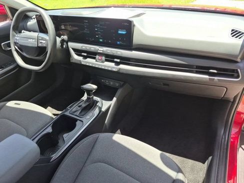 Used 2025 Kia K4 FWD image 31
